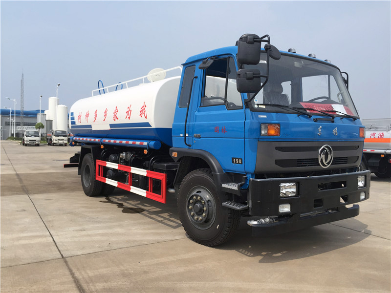 15方東風(fēng)153灑水車（康機(jī)190馬力））